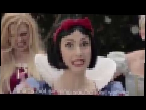Snow White VS Elsa RAP BATTLE!!! 