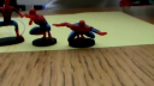 Человек Паук Спайдермен Огромный киндер сюрприз открываем игрушки ПлэйДо Киндер  