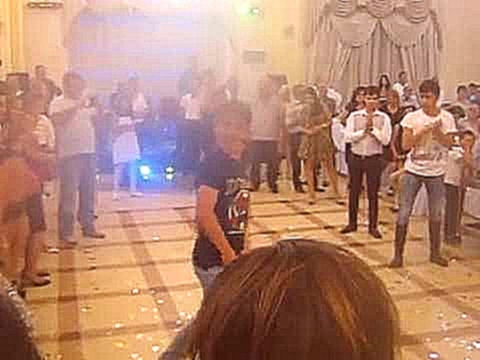 Музыкальный видеоклип Армянская свадьба, танцуют лезгинку. 