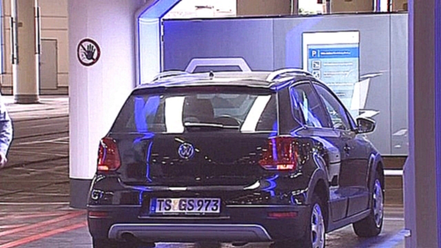 Робот-швейцар из Германии сам паркует машины на стоянках 