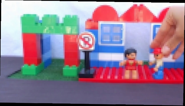 ✿ Мультик про машинки Лего - Эвакуируем машину на штраф стоянку за неправильную парковку 