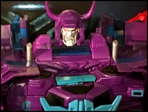 Video Review of the Transformers Combiner Wars G2 Menasor 