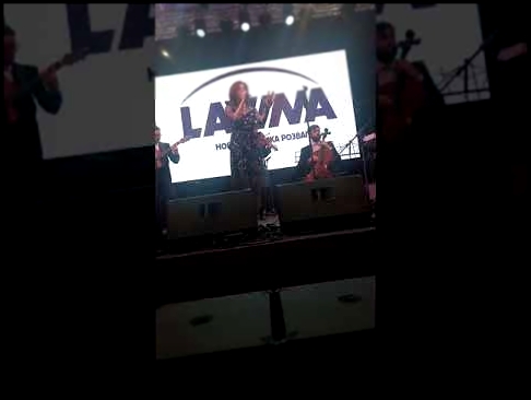 Музыкальный видеоклип Алина Астровская - Дышу (Lavina Mall 24.12.17) 