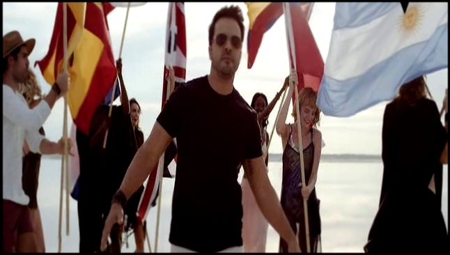 Музыкальный видеоклип Afrojack feat. Luis Fonsi — Wave Your Flag (VIVA Polska) 