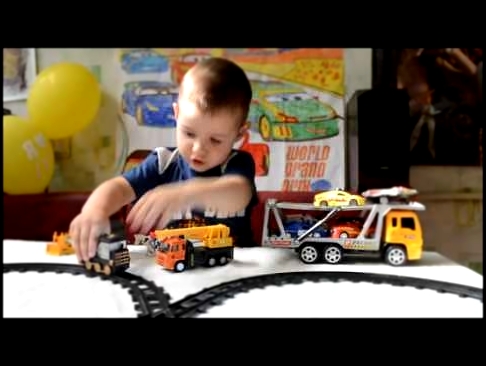 Распаковка и Обзор Железная дорога для детей и Машинки Поезд сбивает машину. PLAY WITH TRA 