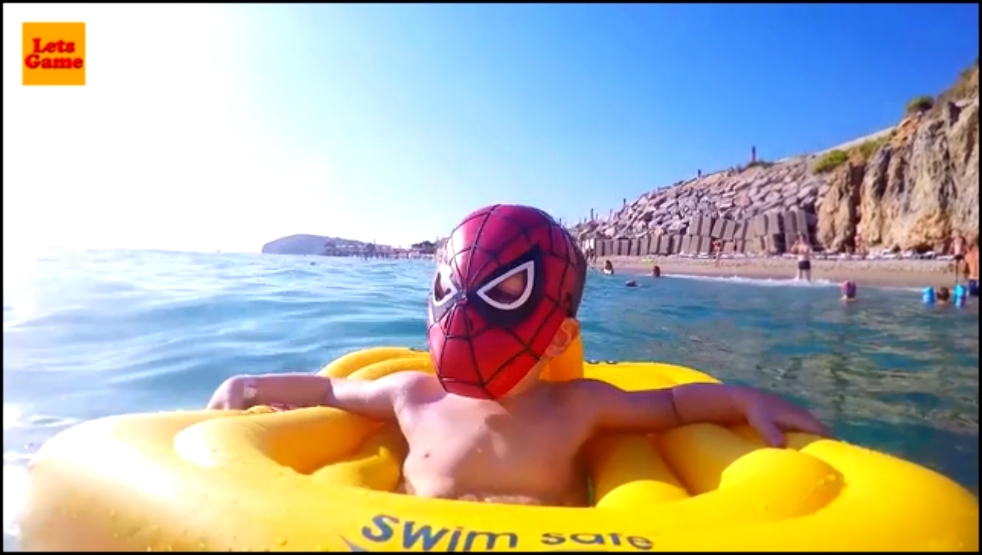 Мальчик Человек Паук идёт Купаться на Море Турция - Алания 