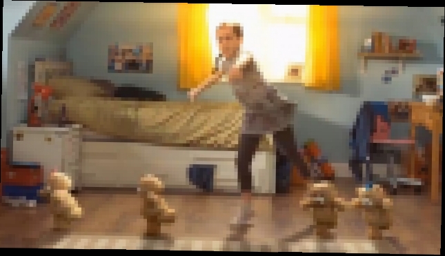 Музыкальный видеоклип Девочка танцует стритдэнс у себя дома  