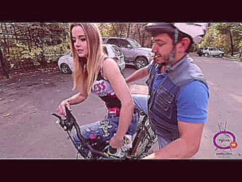 Музыкальный видеоклип Таксист Русик  Девушка за рулем сбила велосепедиста 