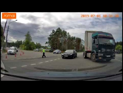1 июля 2019 нерегулируемый перекрёсток из-за ДТП. Грузовик снёс светофор 