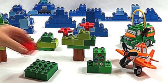 Музыкальный видеоклип Дасти и Чух собирают маяк и корабль. Играем в конструкторы Лего. 