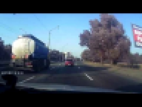 Чудо-грузовик на Кайдакском мосту и Шкода на перекрестке 