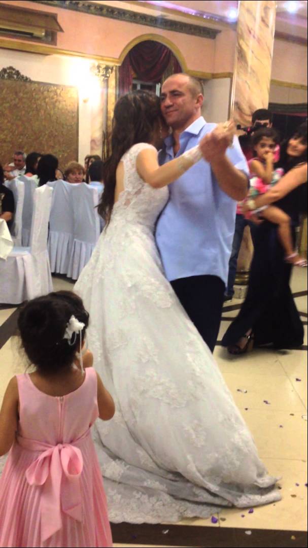 Маленькая дочка. Танец невесты с папой фото Игорь Николаев