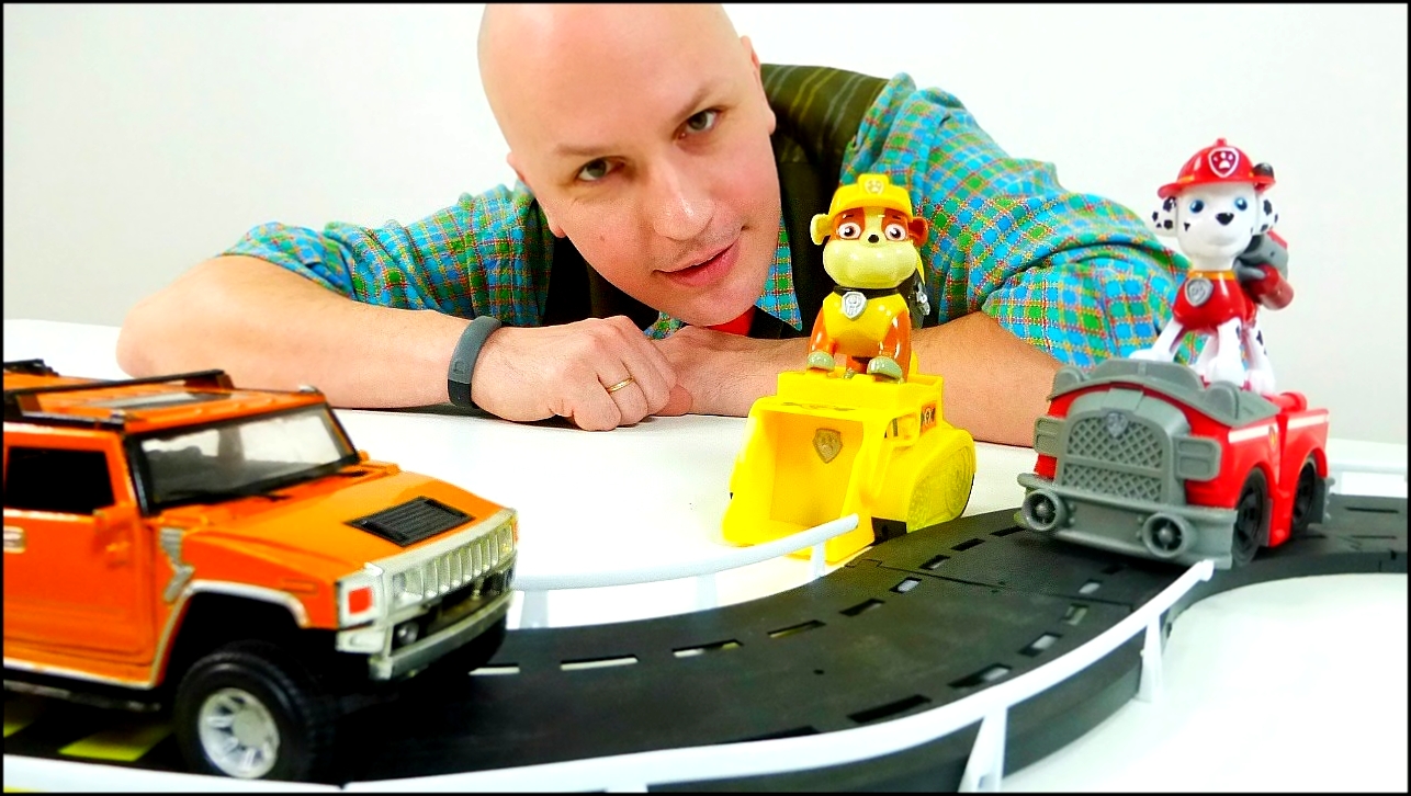 Видео с игрушками для детей. Щенячий патруль  строит мост. Видео с машинками. 