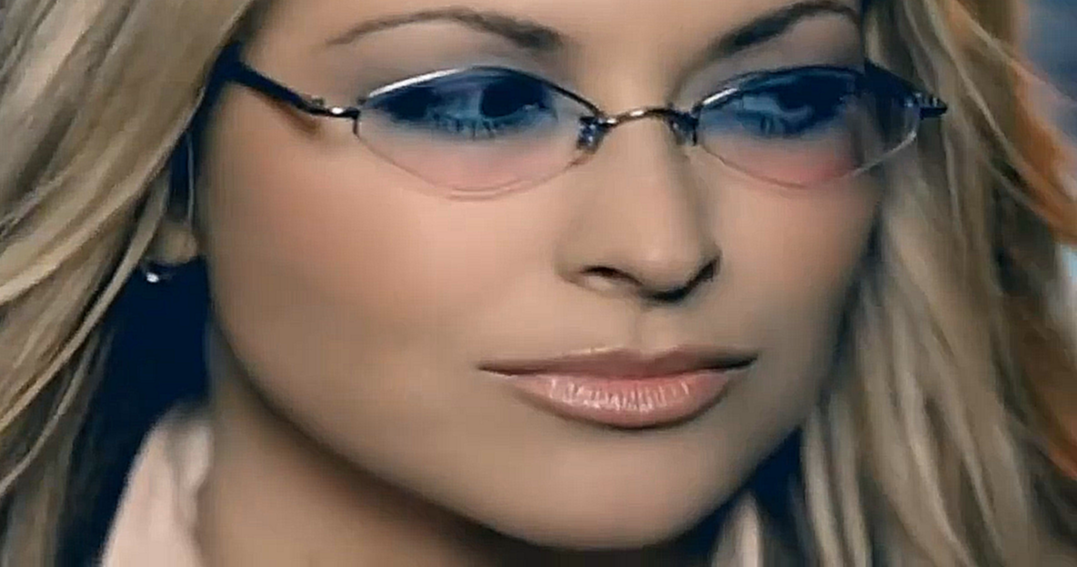 Музыкальный видеоклип Anastacia - Left Outside Alone (16-9 HD) 2004 
