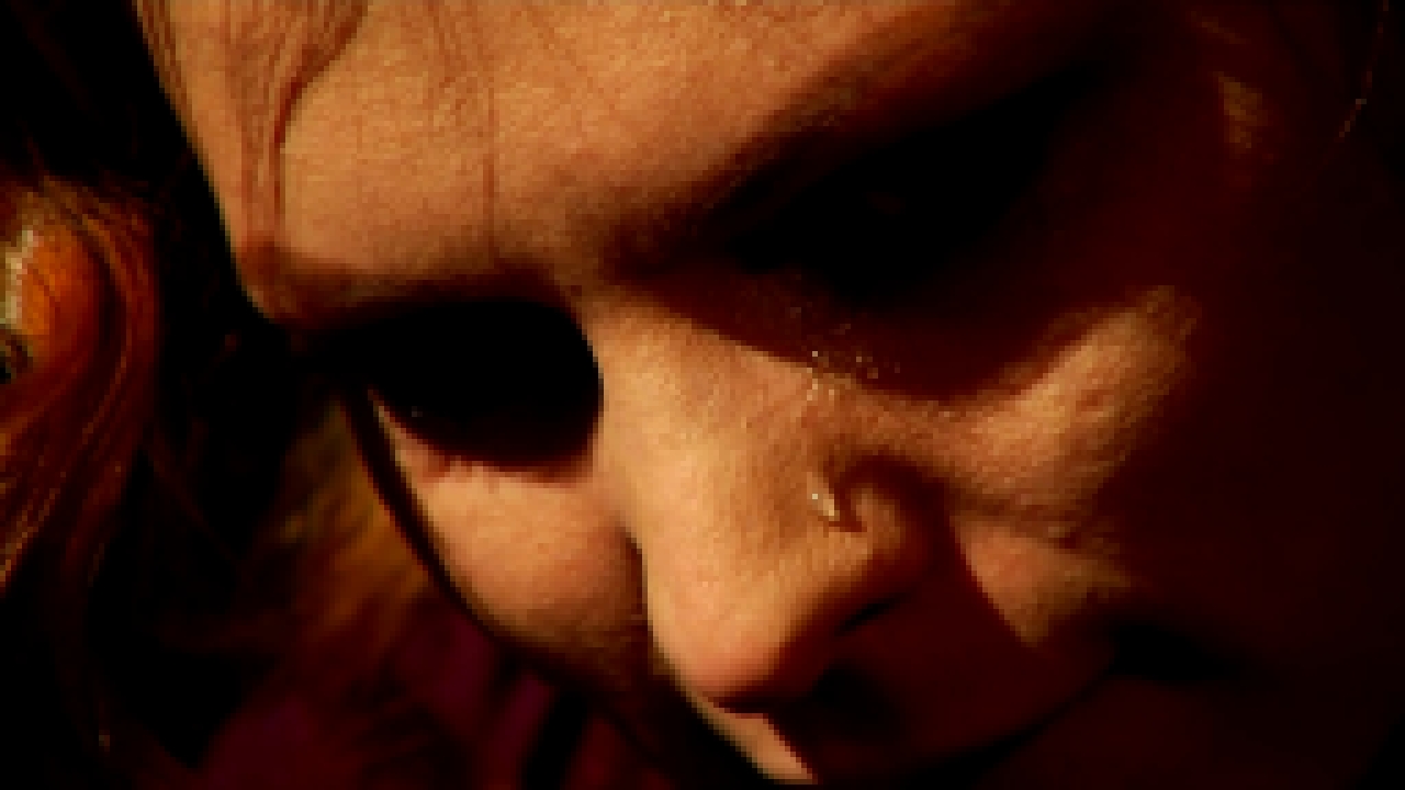 Музыкальный видеоклип Битва экстрасенсов: Мэрилин Керро - Почему повесилась маленькая девочка 