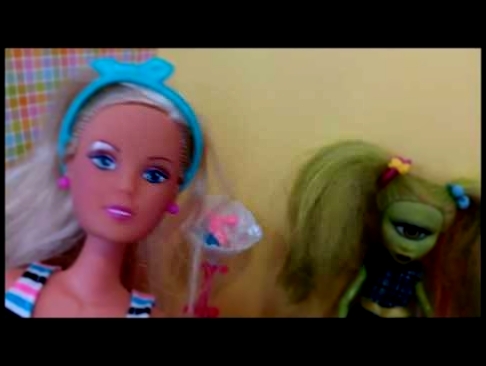 Заколдованная Барби 7 серия Мультик с куклами. Штеффи выбирает наряд на свиданье с Райаном 