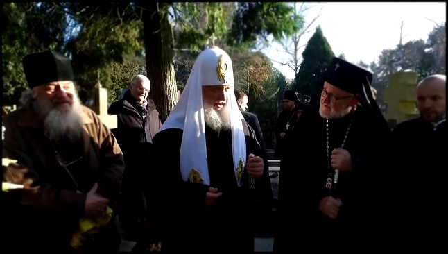 Музыкальный видеоклип Патриарх Кирилл посетил русское кладбище Сен-Женевьев-де-Буа. 