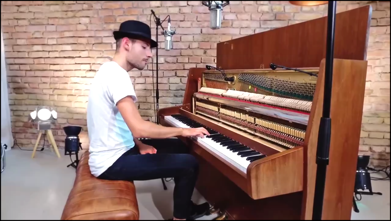 Музыкальный видеоклип Despacito на пианино 