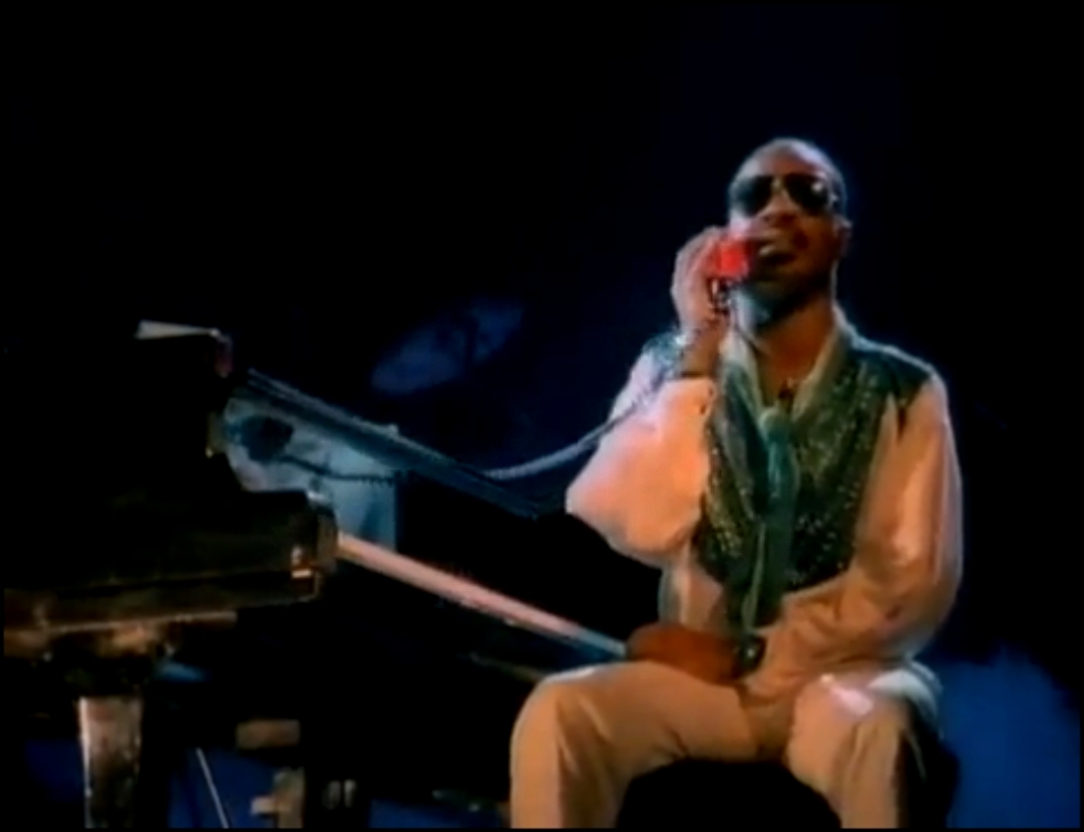Музыкальный видеоклип Stevie Wonder - I Just Called To Say I Love You 