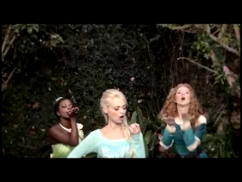 Snow White vs Elsa princess rap battle 