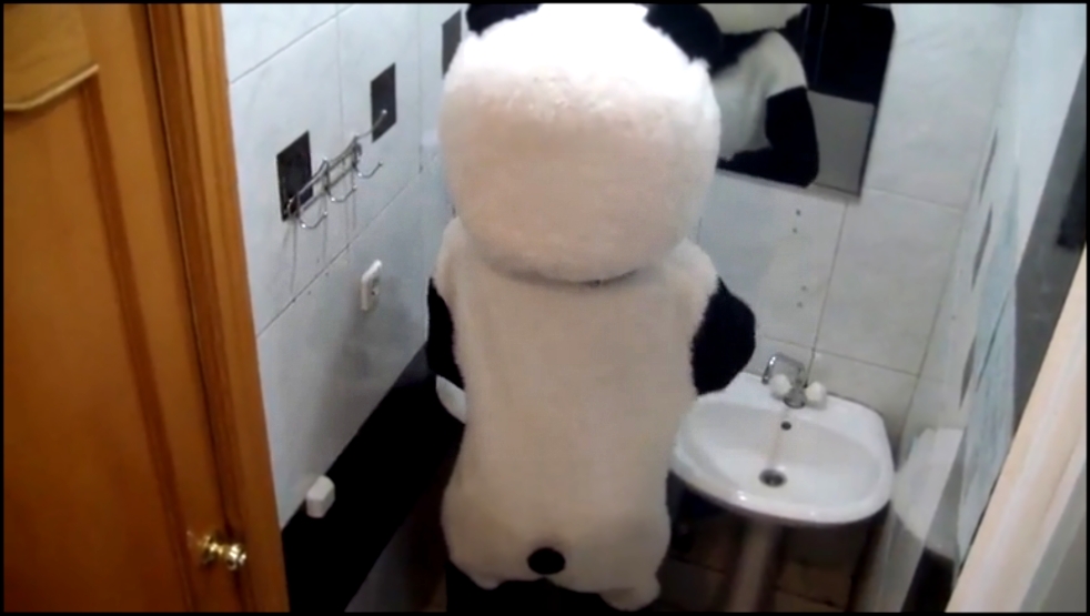 Панда Аралёшка в туалете со своим "дружком"  ПРИКОЛ 