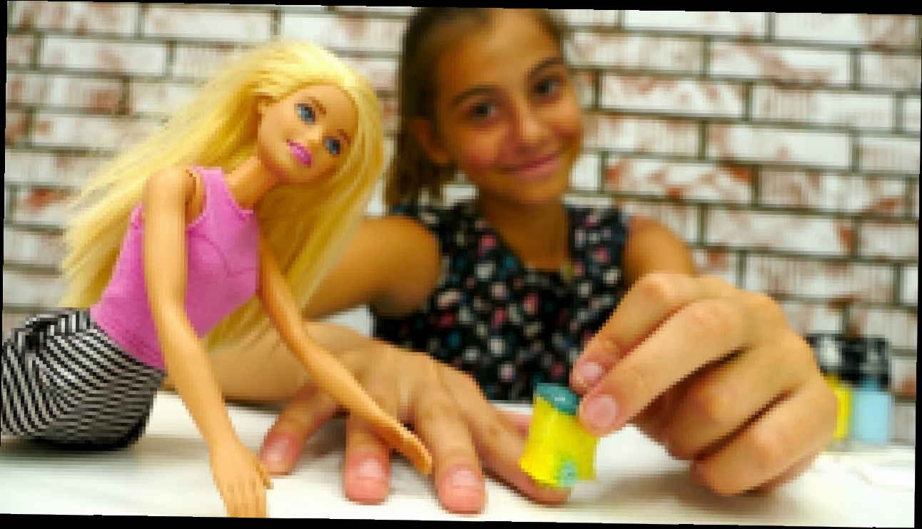 Видео для девочек. #ЛучшаяподружкаВика учит #Барби делать маникюр ГРАДИЕНТ! Видео про кукол 