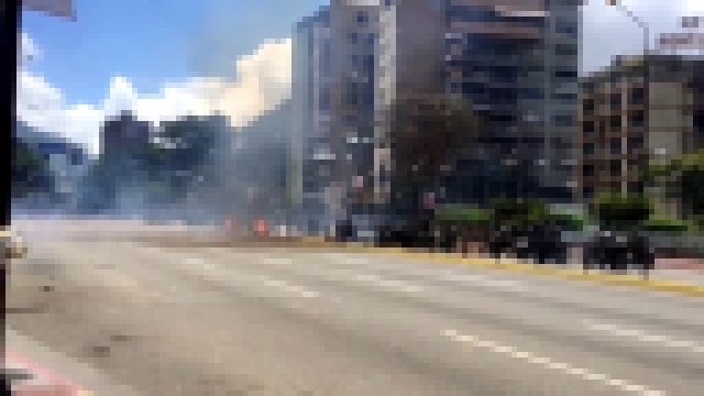 Музыкальный видеоклип Explosões e mortes: o violento dia de votação da Assembleia Constituinte venezuelana 