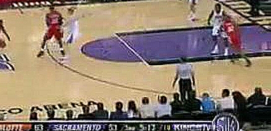 NBA - Gerald Wallace Throws Down an Alley-oop Slam 