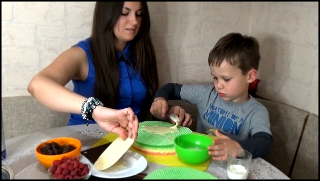 Музыкальный видеоклип Делаем торт со сгущенкой дома с тетей Людой Make hand made cake 