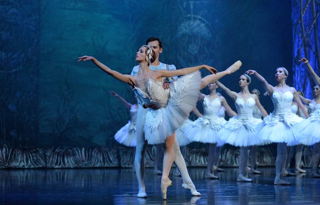 Вступление из балета ''Лебединое озеро'' фото Фон Главному ведущему для Новостей Культуры
