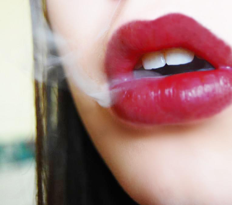 Sucking The Smoke From Your Lips фото Zinovia